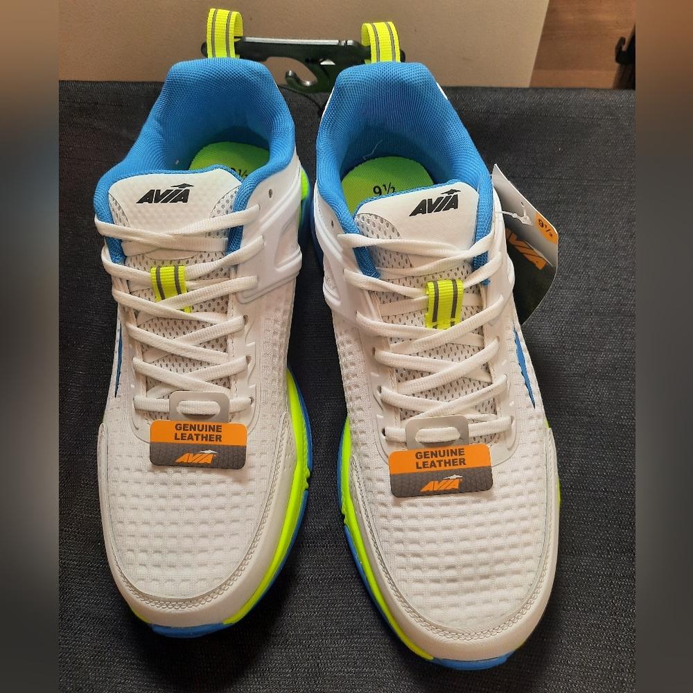 Mens NWT Avia Genuine Leather White and Blue Gym Trainer Shoes